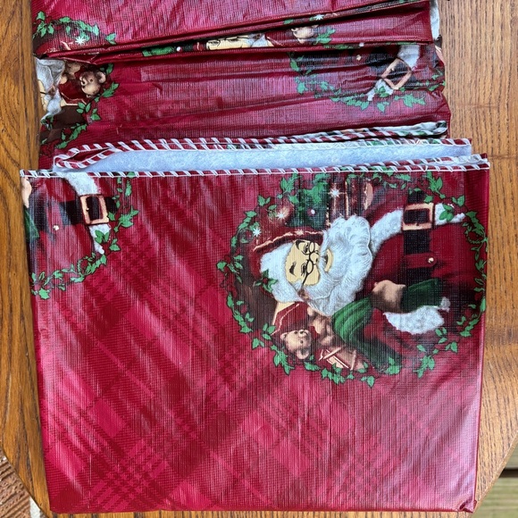 Vintage Santa vinyl table covering felt bottom reusable red tablecloth NWT - Picture 7 of 10